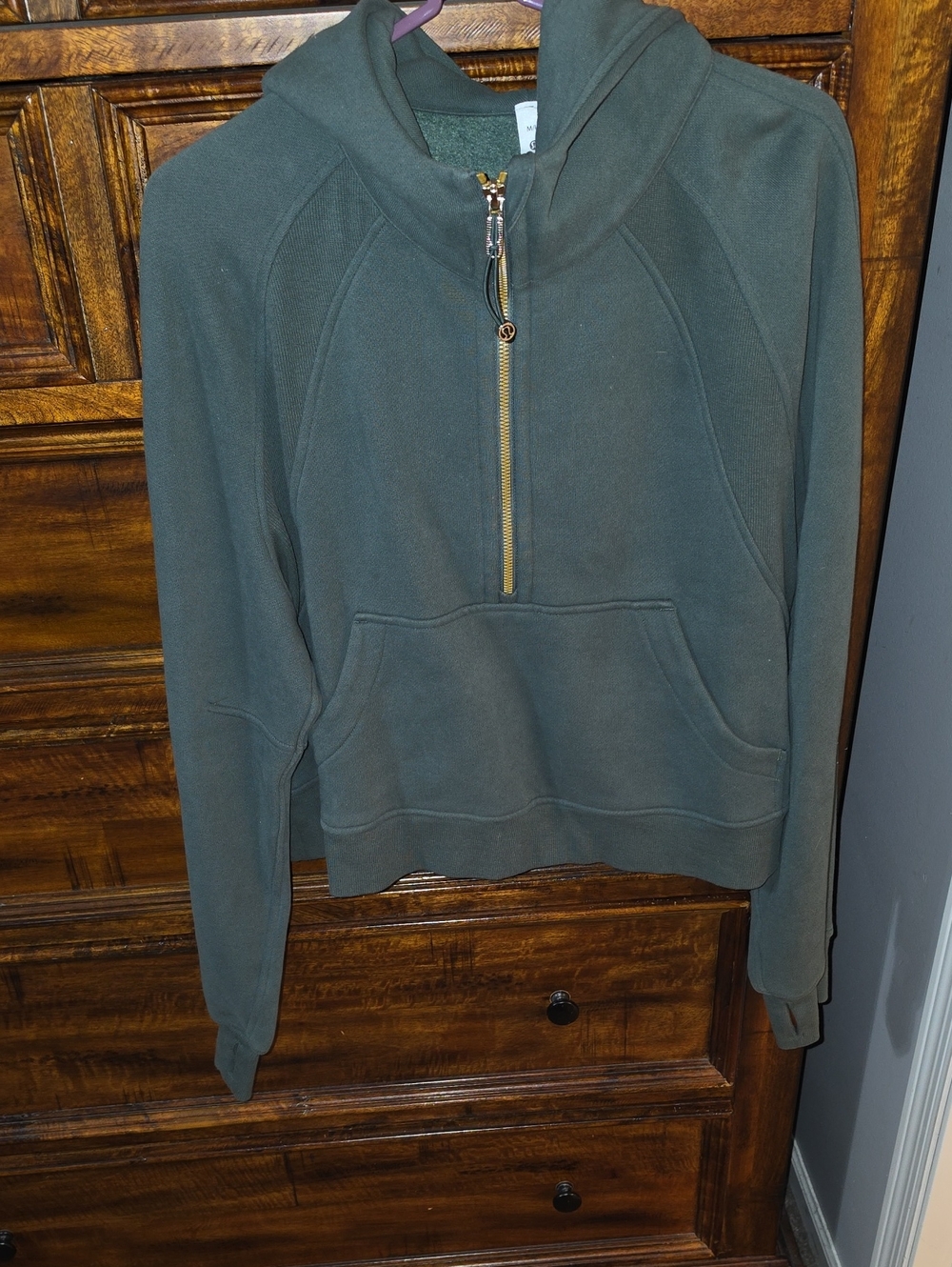 Lululemon Waist Length Scuba Hoodie! Sz M/L!  Gold Logo, RARE FIND! Green!